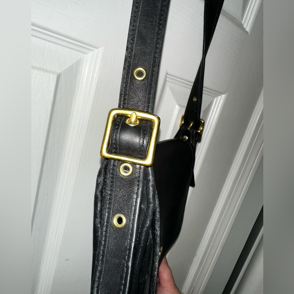 VINTAGE COACH!!! MINT CONDITION!!! - Picture 8 of 11